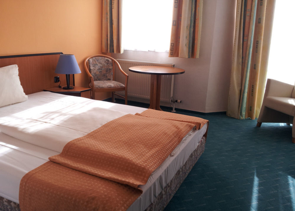 Trip Inn Kongresshotel Frankfurt-Родгау Экстерьер фото